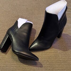 Qupid Black Croc-Embossed Ankle Booties